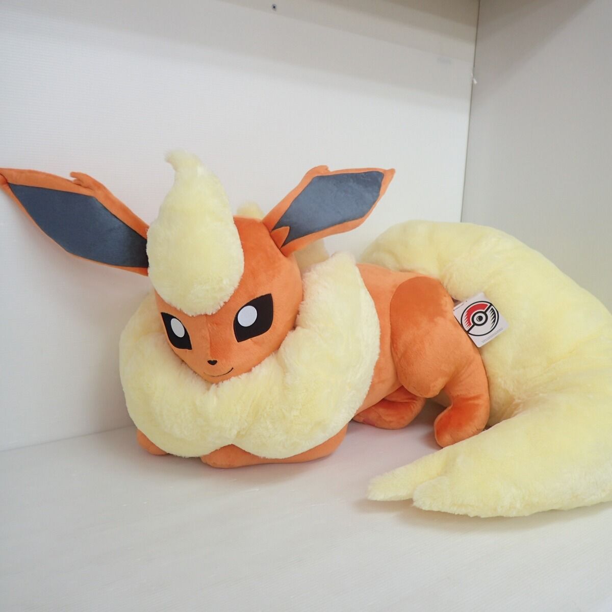 ポケモンセンター ぬいぐるみ 等身大ブースター 寝そべり 紙タグ付き