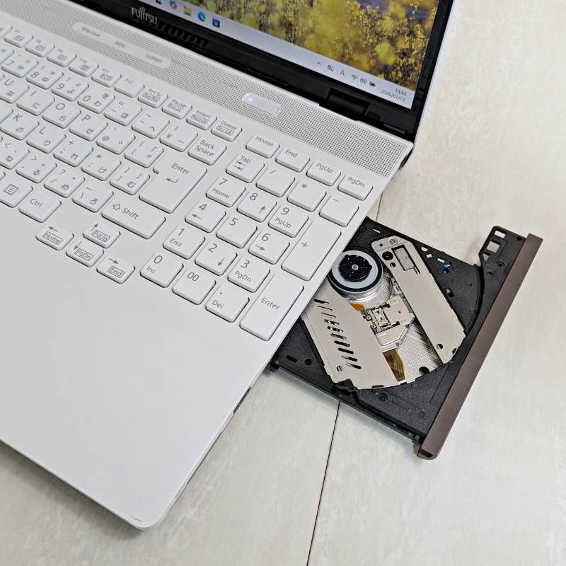 美品♪オフィス付き☆SSD/第7世代Corei3高性能☆フルHD☆初心者OK