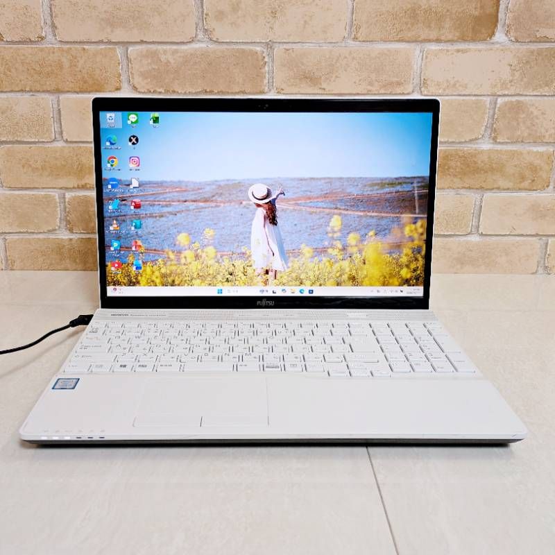 今だけ価格❤️ホワイトノートパソコン♡Windows11♡高性能corei3 美品♪オフィス付き☆SSD/第7世代Corei3高性能☆フルHD☆初心者OK