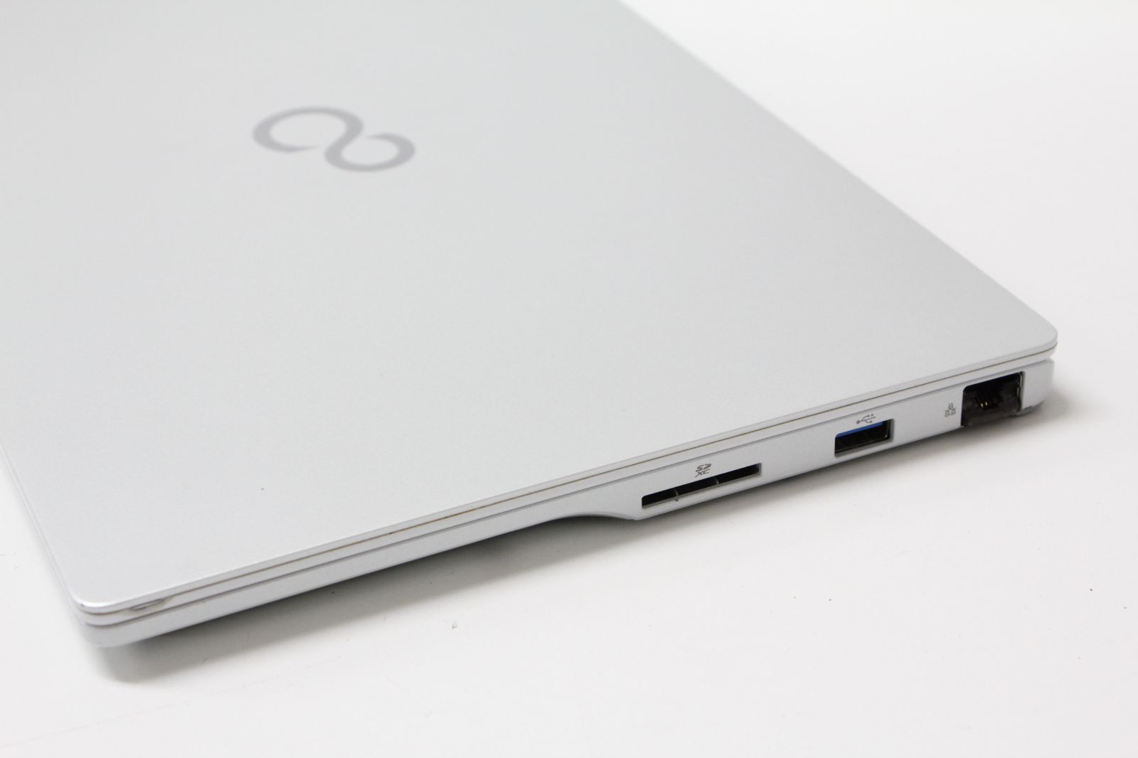 中古ノートPC】富士通〈LIFEBOOK UH08/E3〉Intel Core i7/SSD256GB