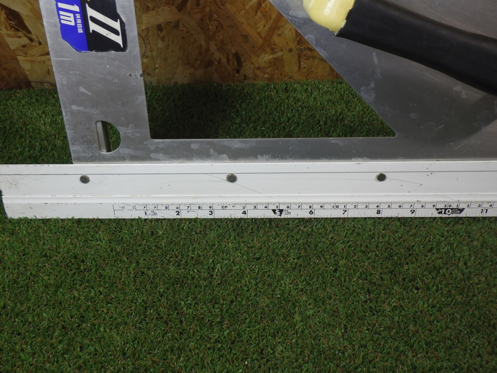 シンワ測定 丸ノコガイド定規 エルアングル II 併用目盛 1 m 73170 材料を丸ノコで直角に 品 樹脂金物 その他 