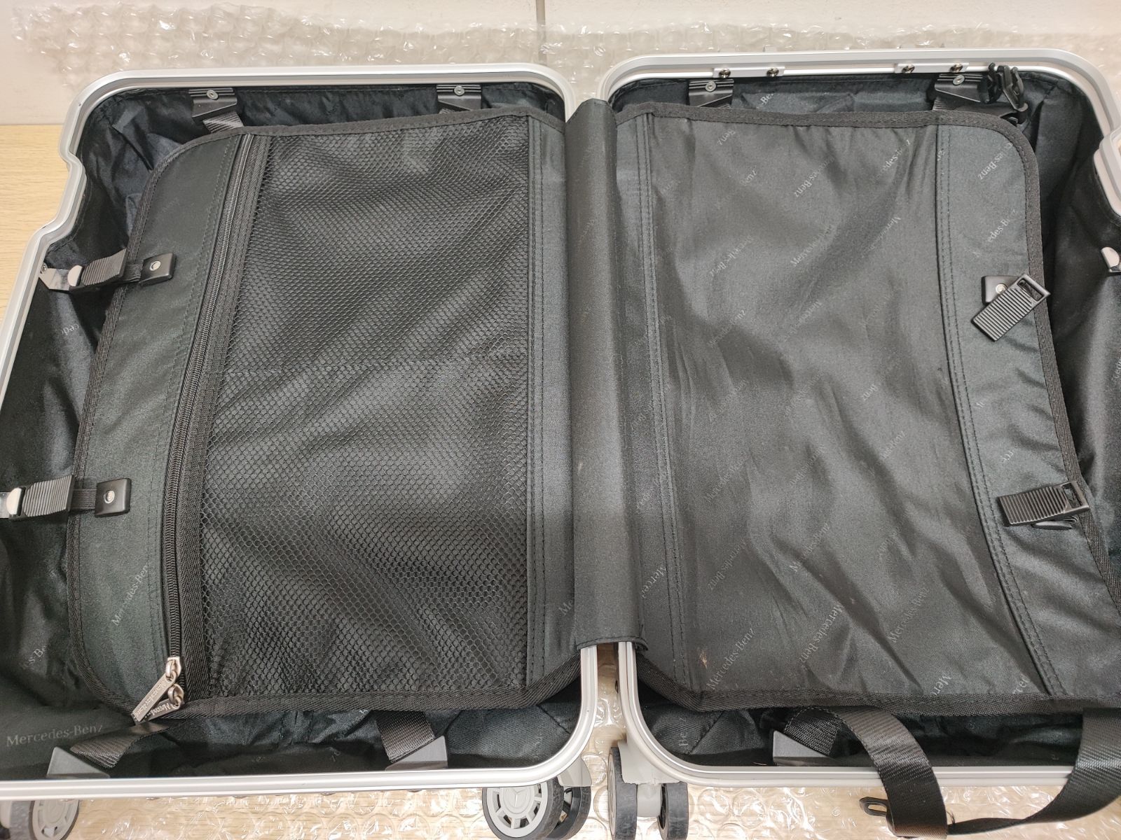 メルセデス·ベンツ オリジナルアルミスーツケース(32L) - メルカリ