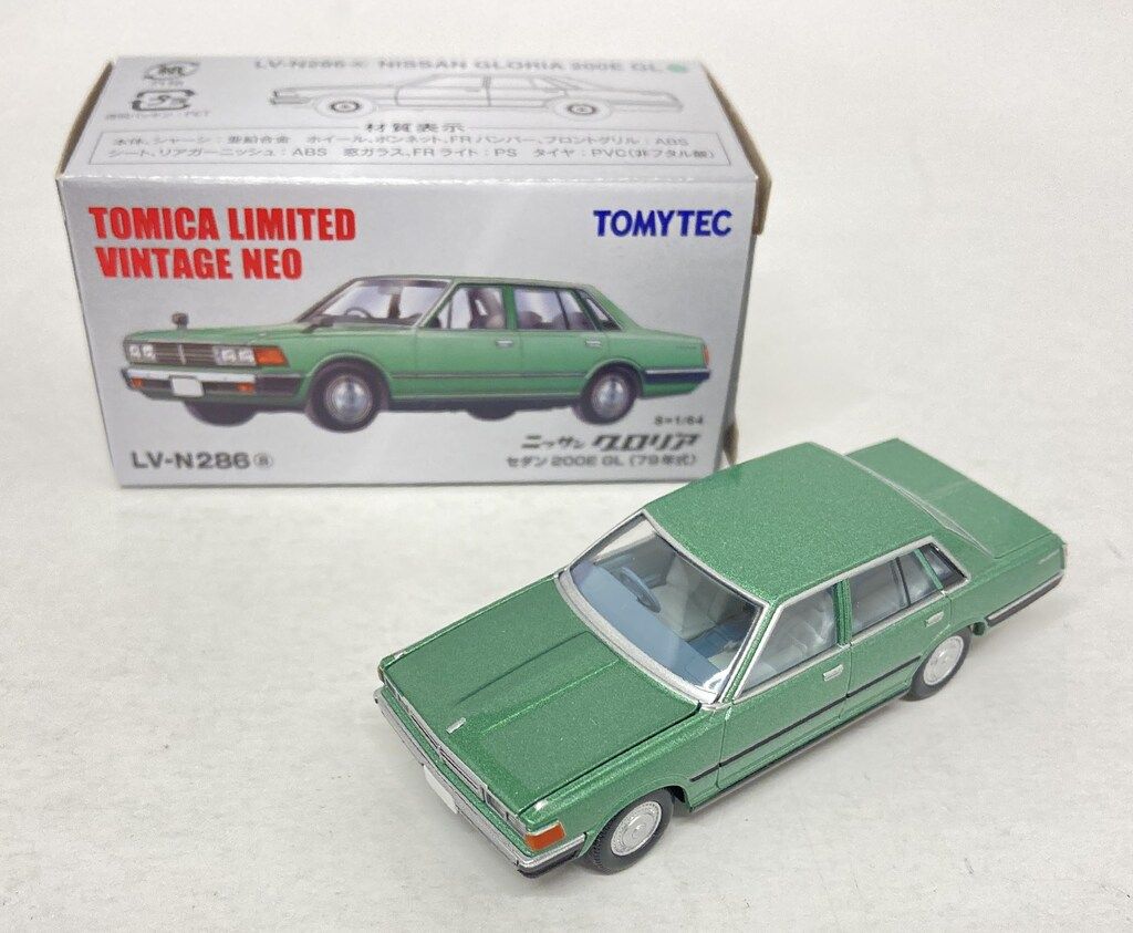 トミーテック TOMICA LIMITED VINTAGE NEO 日産グロリア セダン 200E