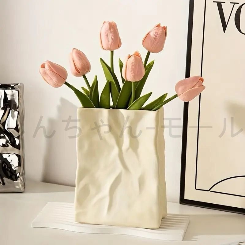 新しい未使用 セラミックのフラワーベース 不規則な折り目 細い