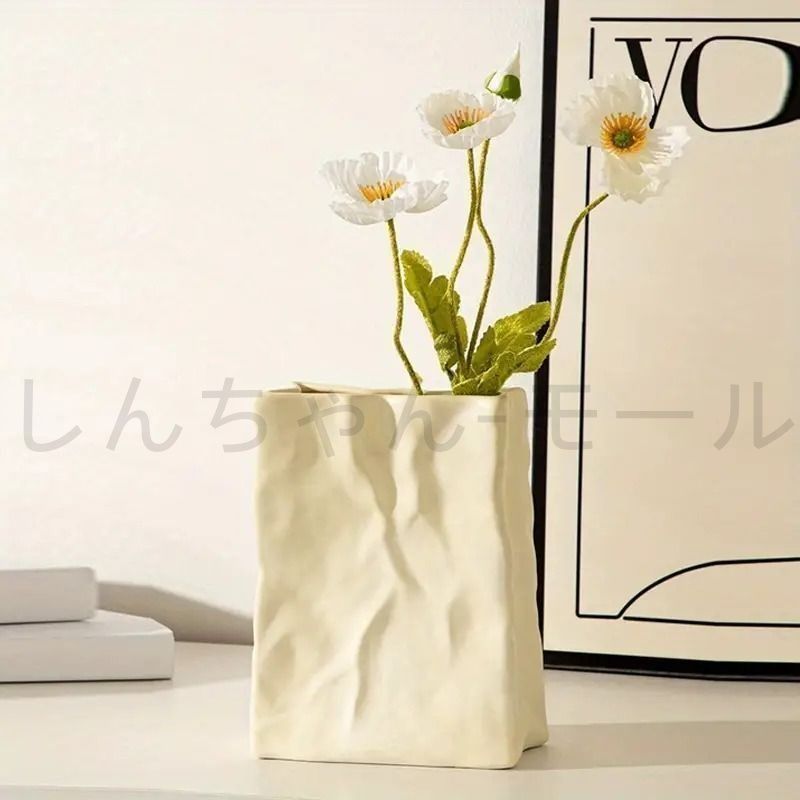 新しい未使用 セラミックのフラワーベース 不規則な折り目 細い