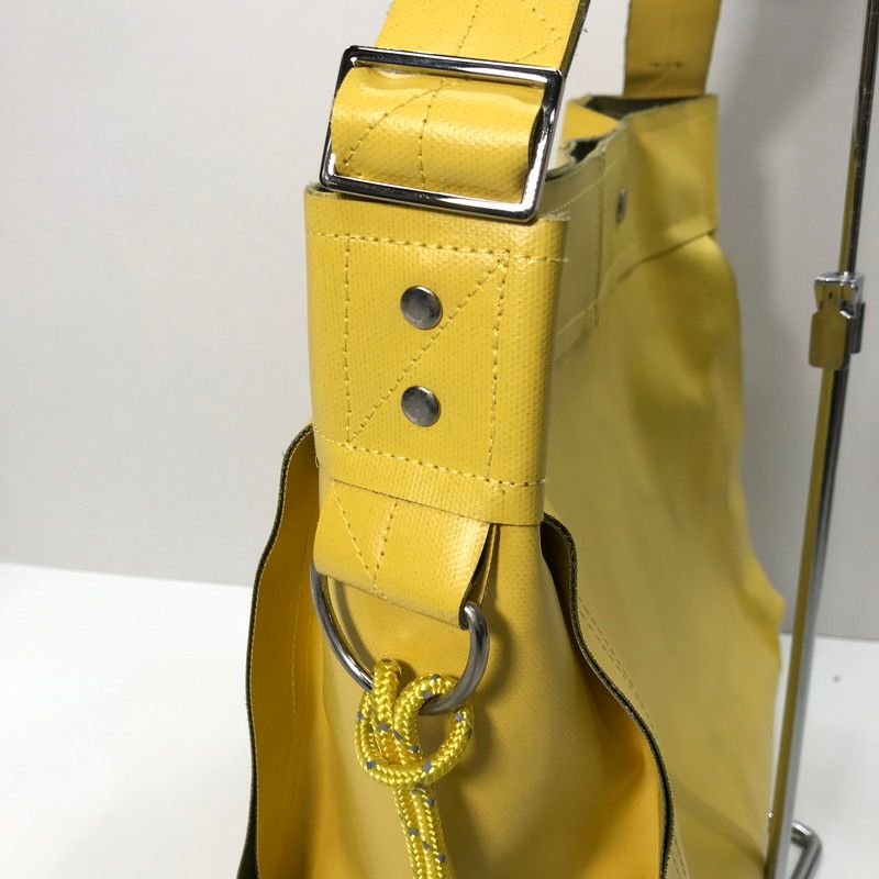 中古品】FAKE ASS FLOWERS フェイクアズフラワーズ PVC ショルダー