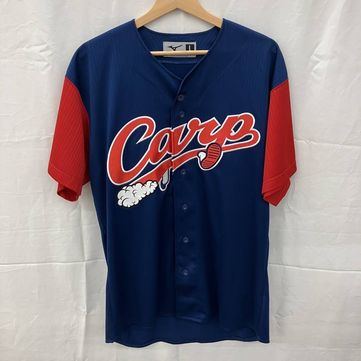 広島東洋カープ　菊池涼介選手　アメフト風ユニフォーム　Sサイズ　完売品 完売品】菊池涼介 アメフト風ユニフォーム（レプリカ）Lサイズ 広島