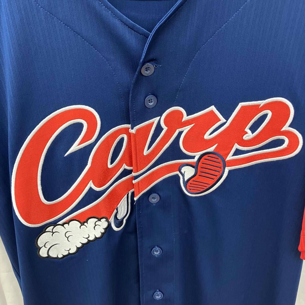 広島東洋カープ　菊池涼介選手　アメフト風ユニフォーム　Sサイズ　完売品 送料無料 即決 広島東洋カープ 菊池涼介選手ユニフォーム 三連覇