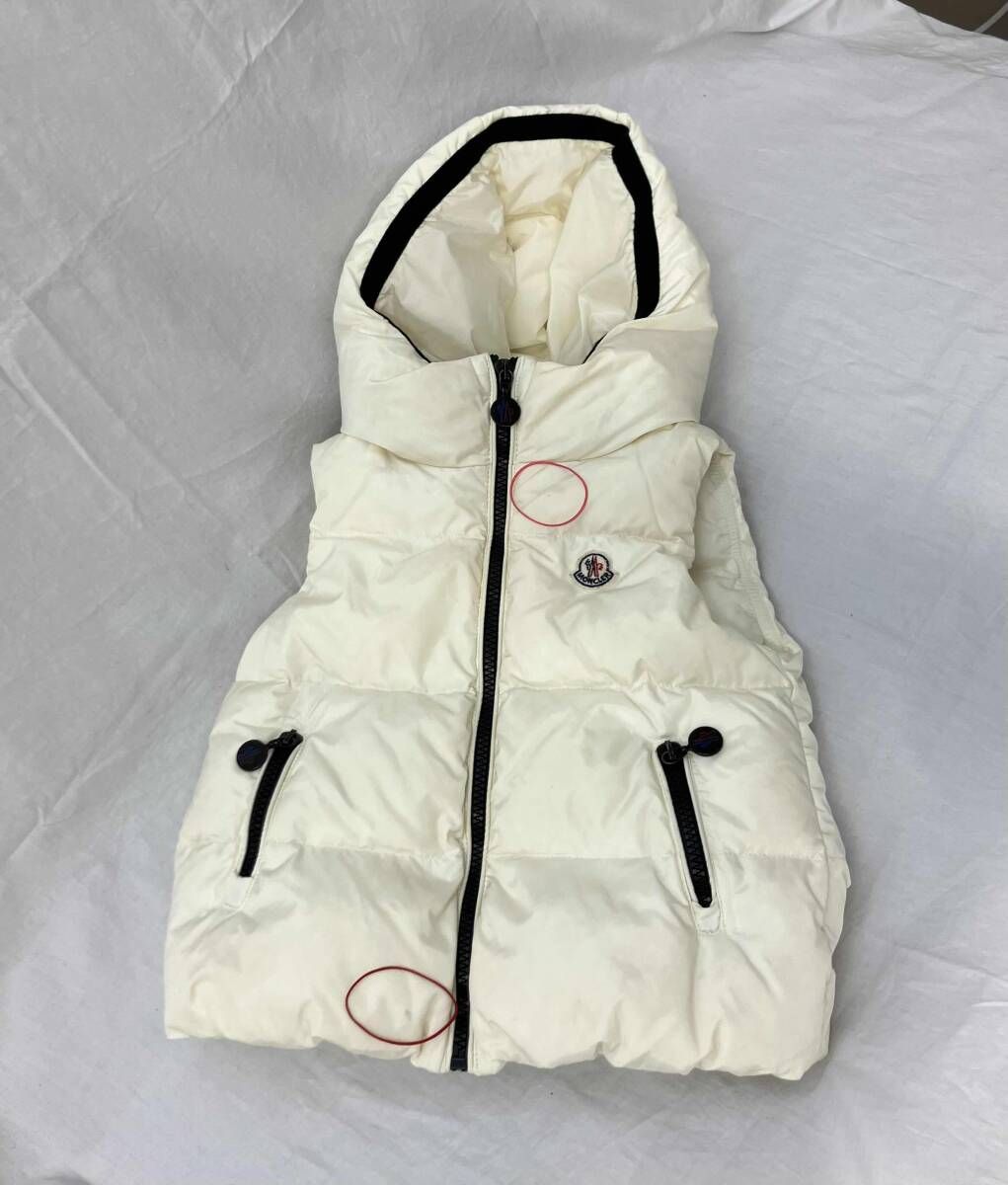 MONCLER モンクレール ダウン ベスト ワッペン ロゴ スナップ ホワイト MONCLER モンクレール ダウン ベスト ワッペン ロゴ スナップ ホワイト