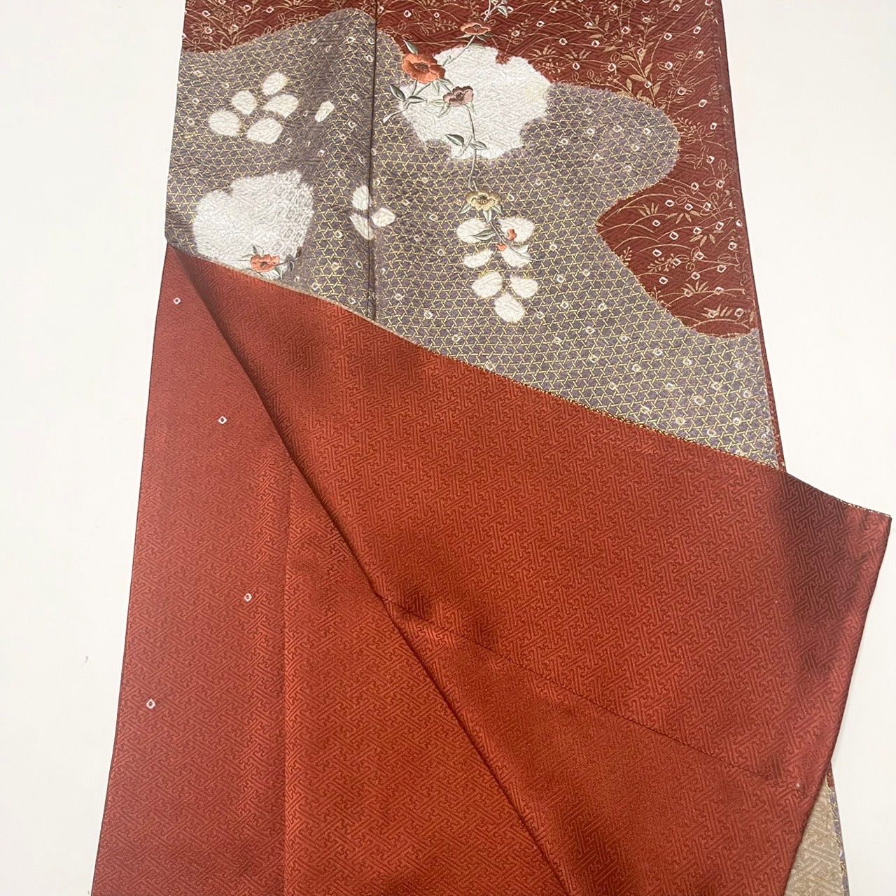 本絞りの付下げ訪問着（雪輪、花丸文、刺繍入）裄66,5　背紋なし　正絹美品 きもの 和 付け下げ 付下げ 着尺 京友禅 正絹 雪輪宝尽くし文様 雪輪