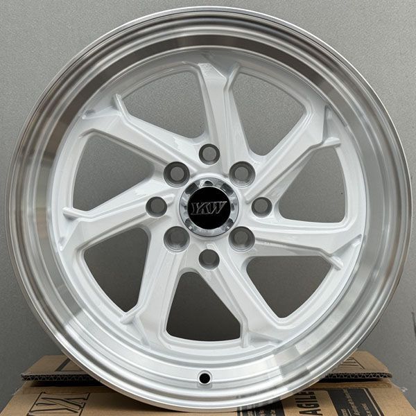 新品 15×8.25J +20 PCD 100 114.3 4穴 15インチホイール 4本 ホワイト