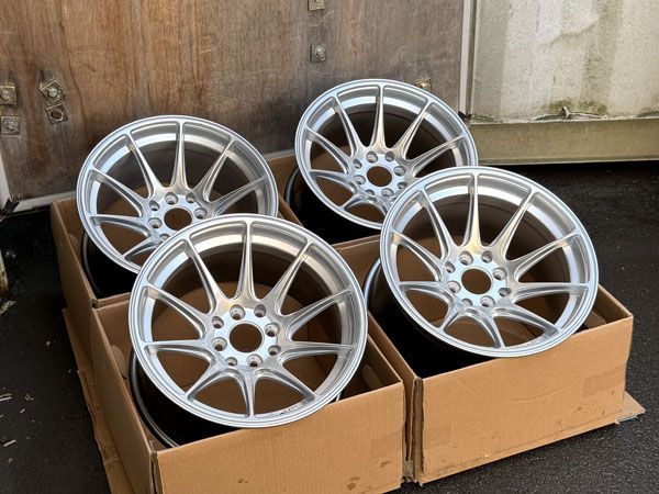 在庫僅か 人気商品 新品 15×8.25J ±0 PCD 100 114.3 4穴 15インチホイール4本 コンケーブ 10本スポーク ハイパーシルバー スタンス 等