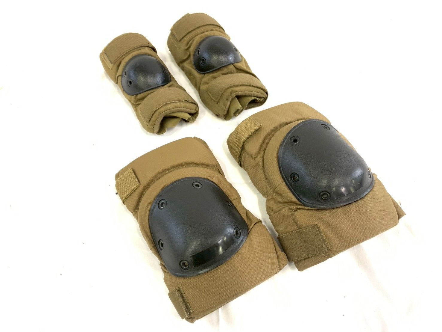 米軍放出品】未使用品 ALTA エルボーパッド ニーパッド 各1セット M