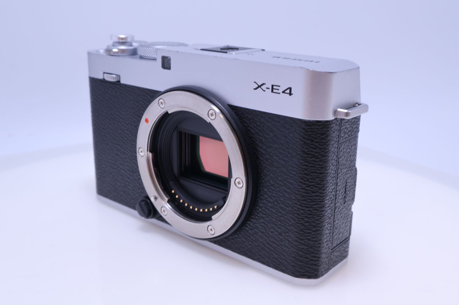 1,589回 極美品】FUJIFILM X-E4 ボディ シルバー F X-E4-S ミラーレス