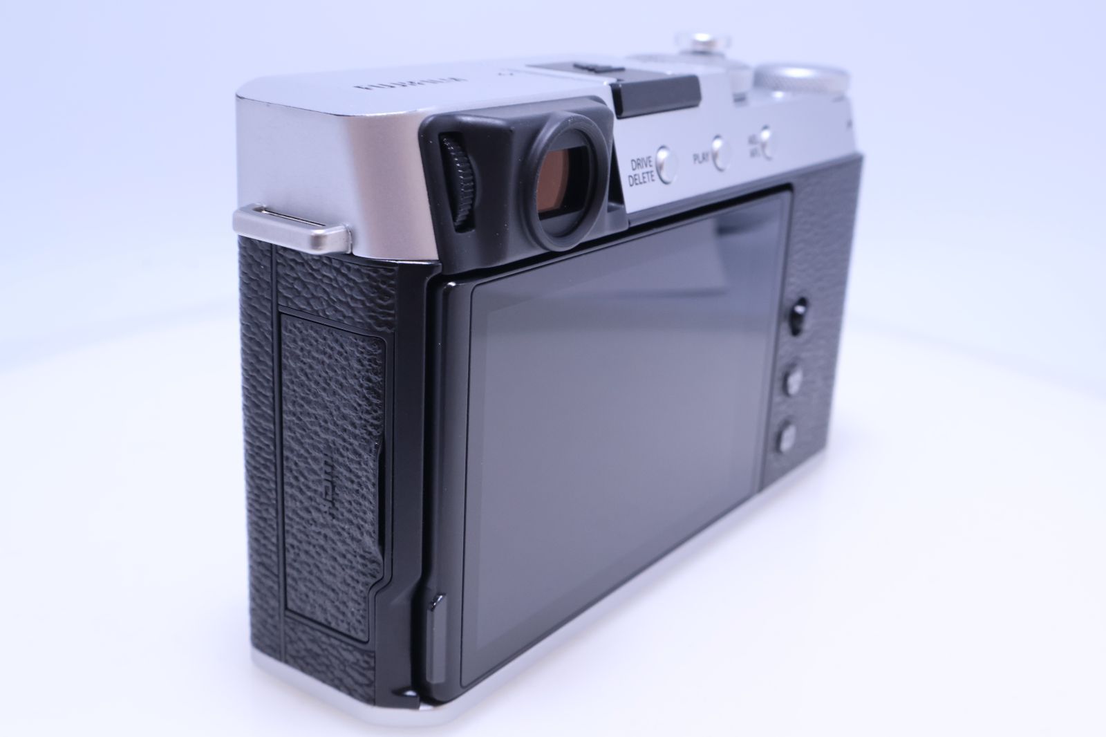 1,589回 極美品】FUJIFILM X-E4 ボディ シルバー F X-E4-S ミラーレス