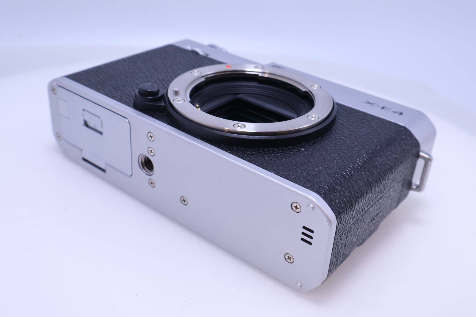 1,589回 極美品】FUJIFILM X-E4 ボディ シルバー F X-E4-S ミラーレス