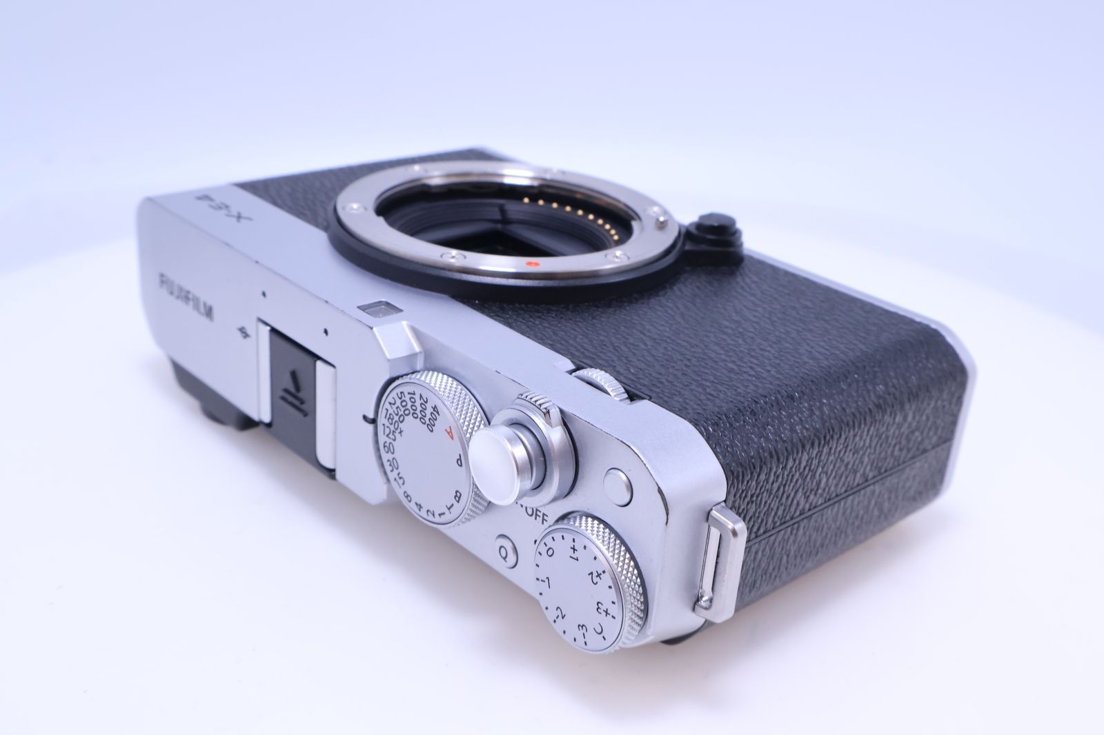 1,589回 極美品】FUJIFILM X-E4 ボディ シルバー F X-E4-S ミラーレス