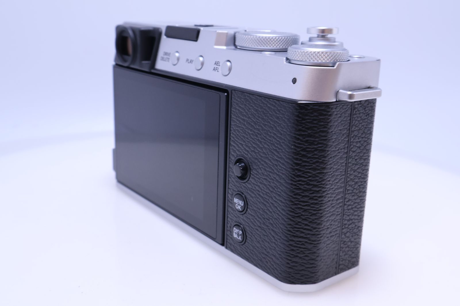 1,589回 極美品】FUJIFILM X-E4 ボディ シルバー F X-E4-S ミラーレス