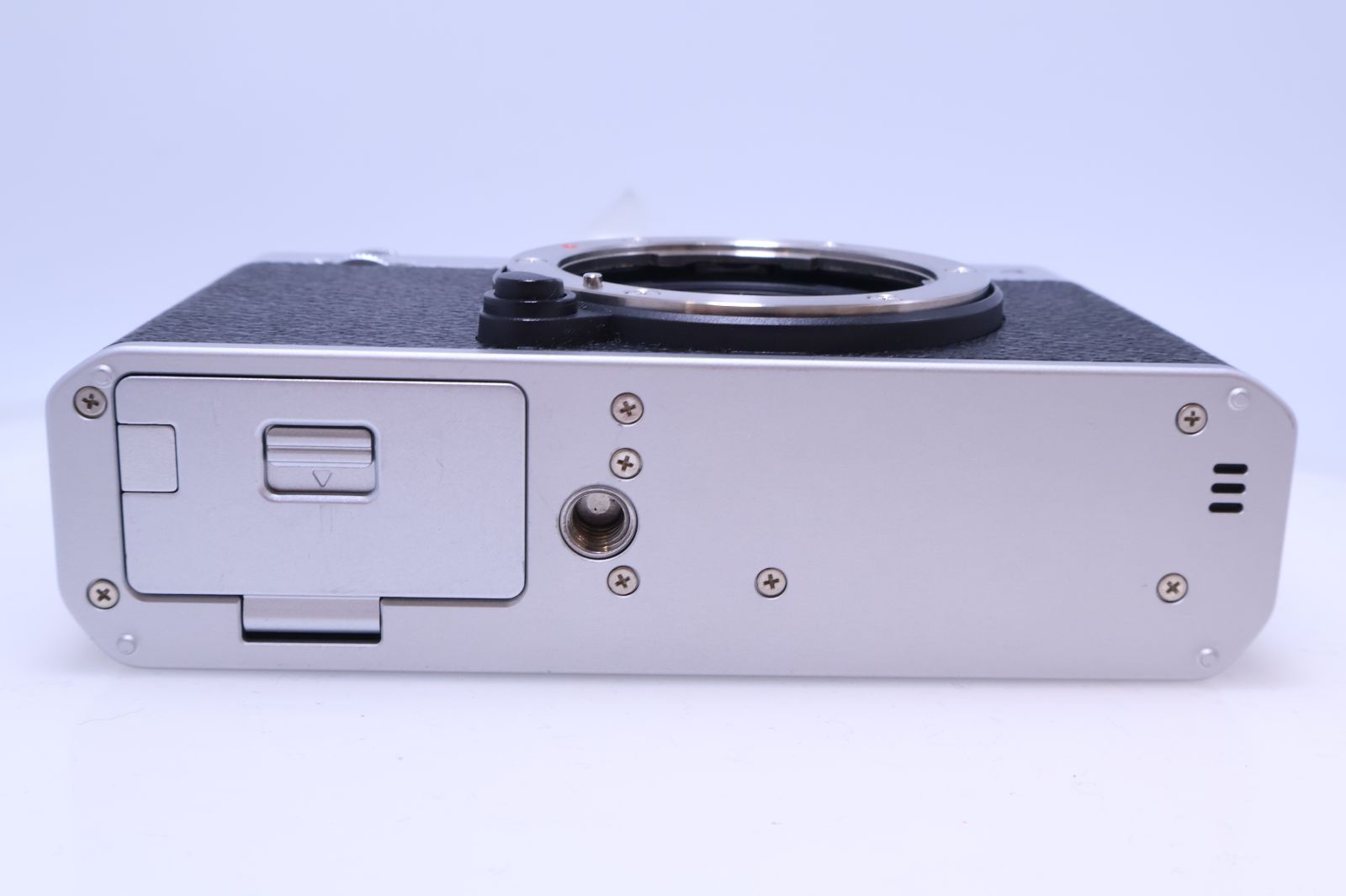 1,589回 極美品】FUJIFILM X-E4 ボディ シルバー F X-E4-S ミラーレス