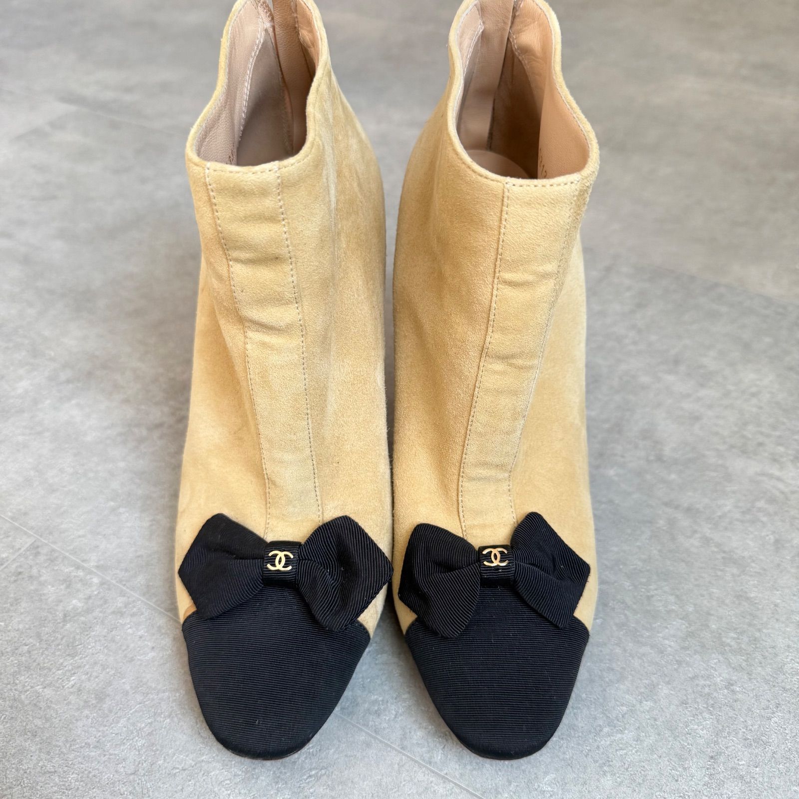 CHANEL シャネル リボン ココマーク ショートブーツ スエード ベージュ