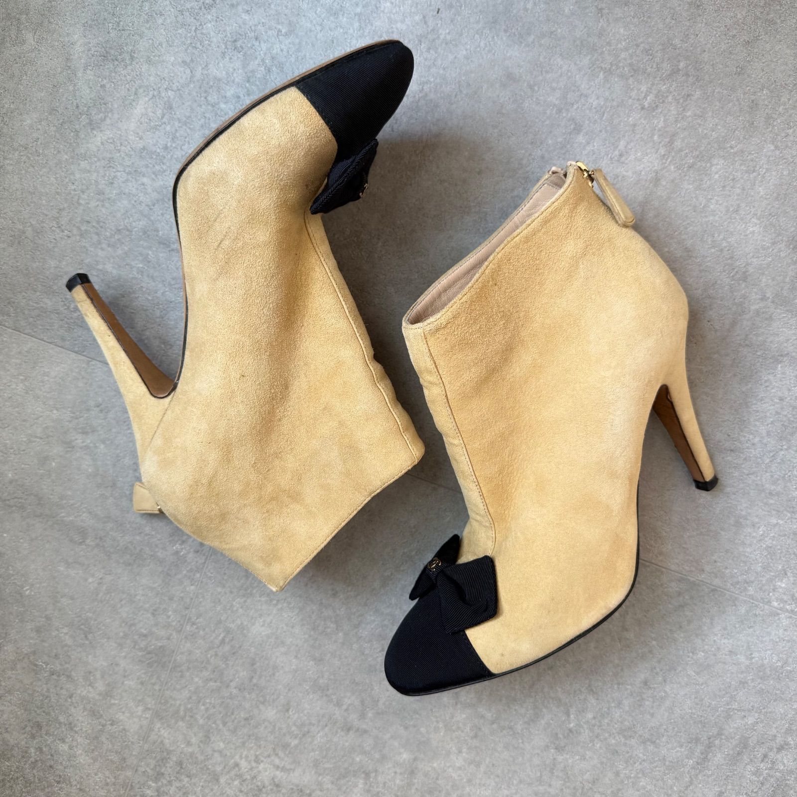 CHANEL シャネル リボン ココマーク ショートブーツ スエード ベージュ