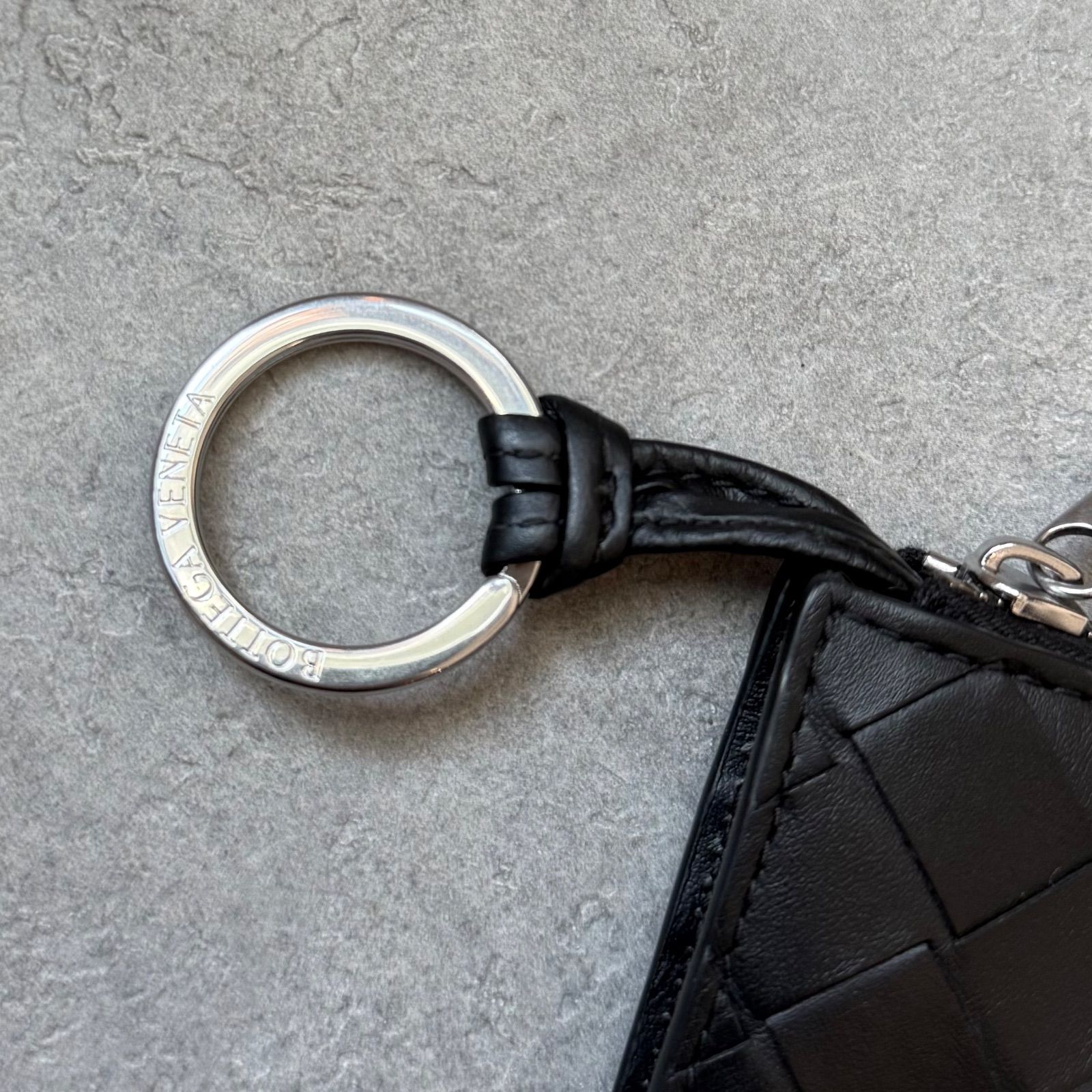 美品 BOTTEGA VENETA マキシイントレチャート フラグメントケース