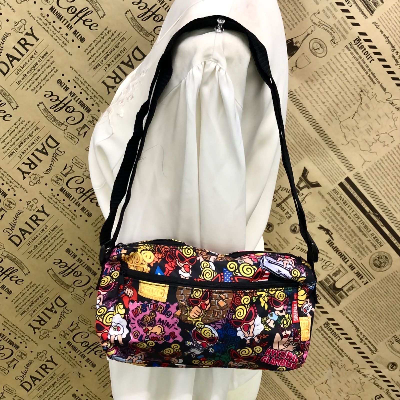 【美品】ヒステリックグラマーショルダーバック　本日限定価格 ヒステリックグラマー ショルダー ボディバッグ ヒスミニ 黒 FZ483