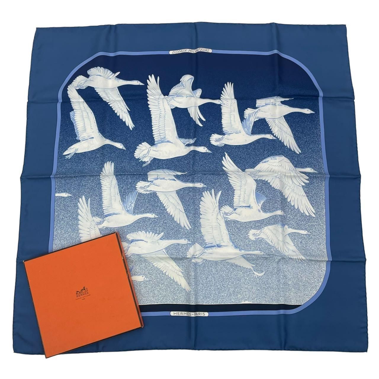 希少 新品同様 HERMES エルメス カレ90 スカーフ 渡り鳥 シルク100