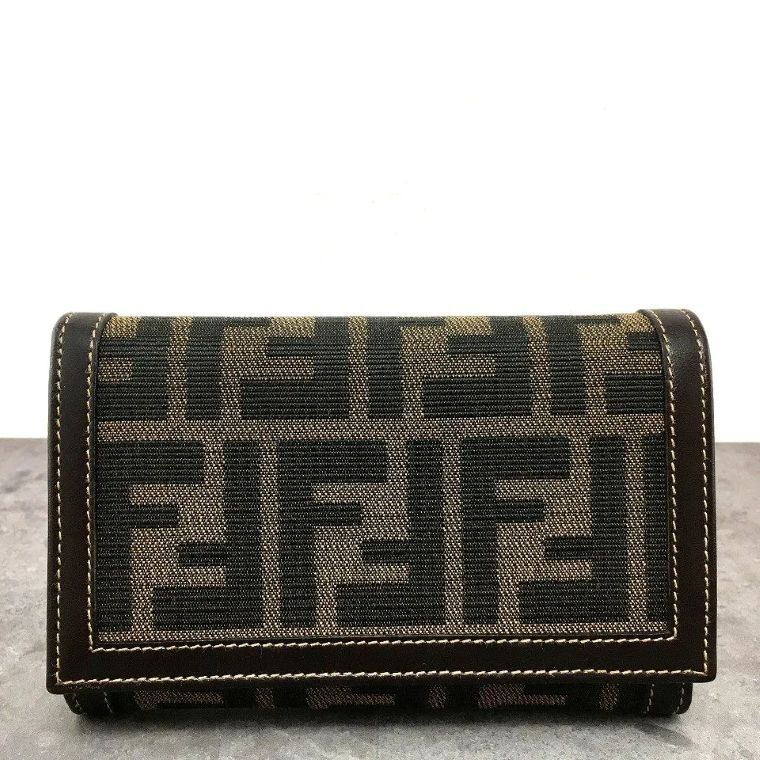 送料込み！ 極美品 FENDI ミディアムウォレット ブラウン 二つ折り財布 