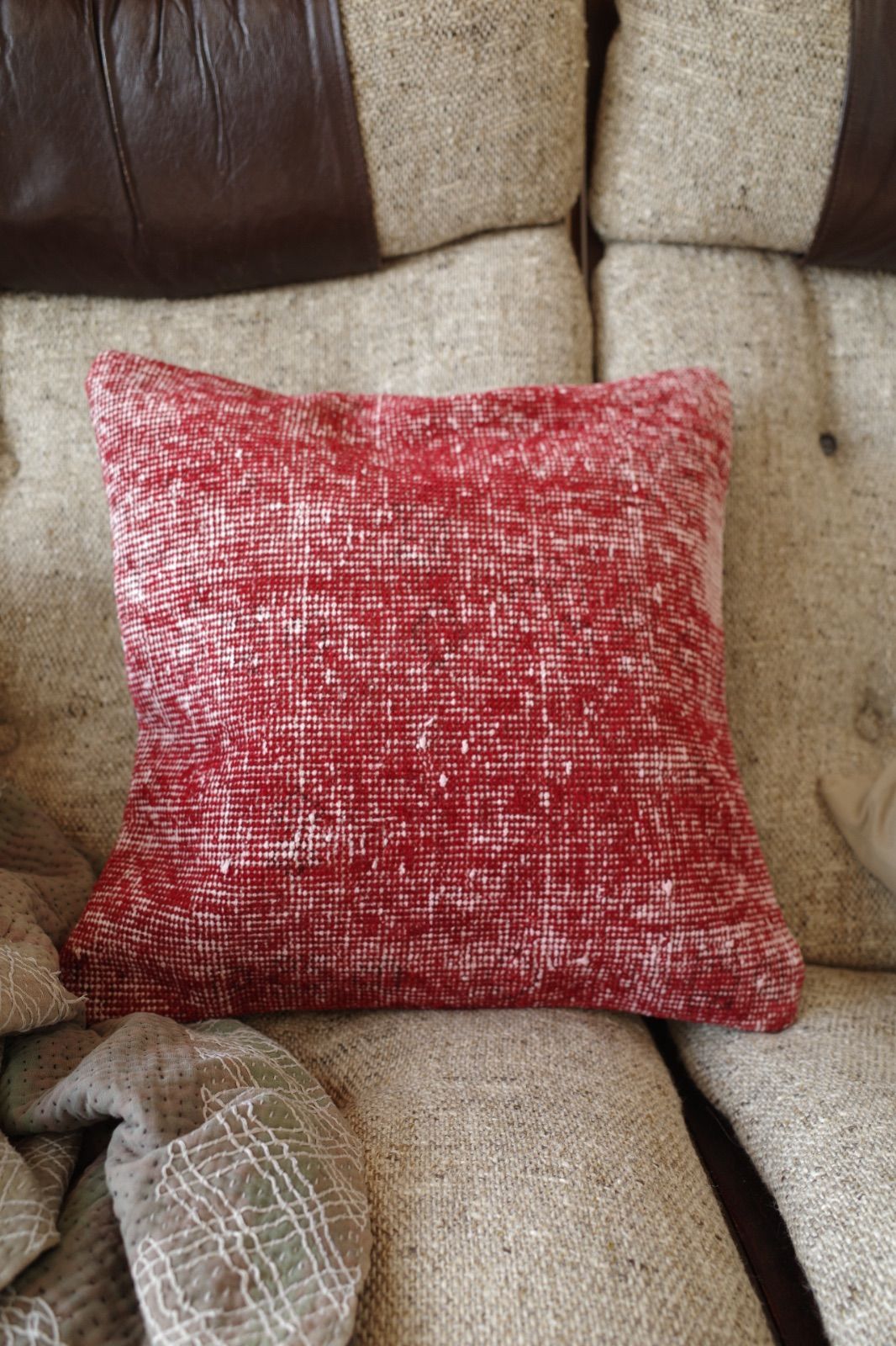 トルコ ヴィンテージラグ クッションカバー レッドオーバーダイ - メルカリ