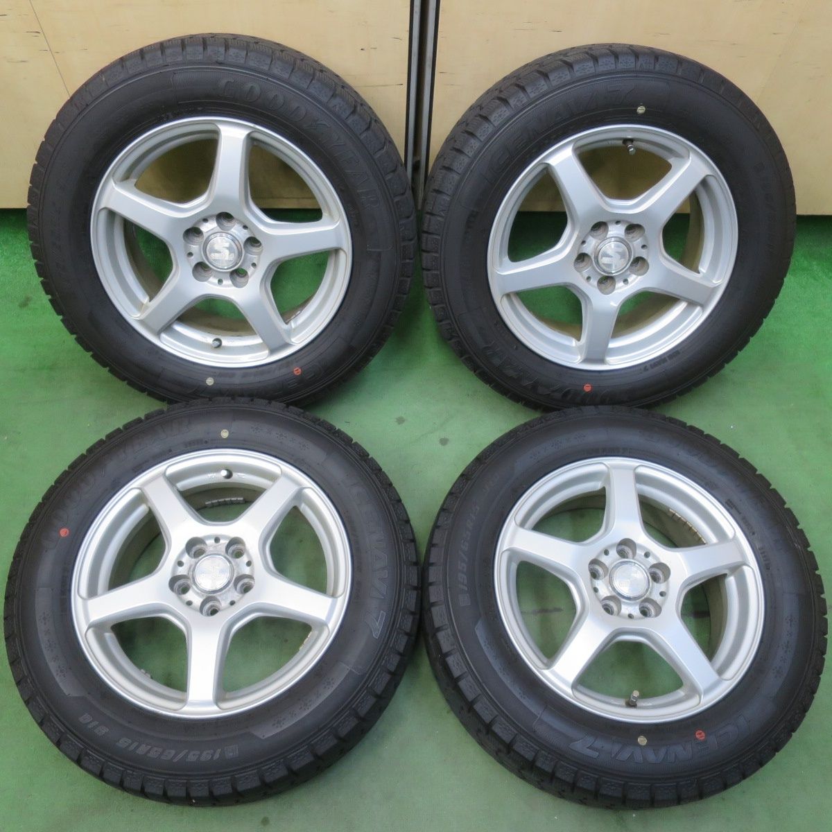 バリ溝！23年！9分☆プリウス 等 195/65R15 スタッドレス グッドイヤー 