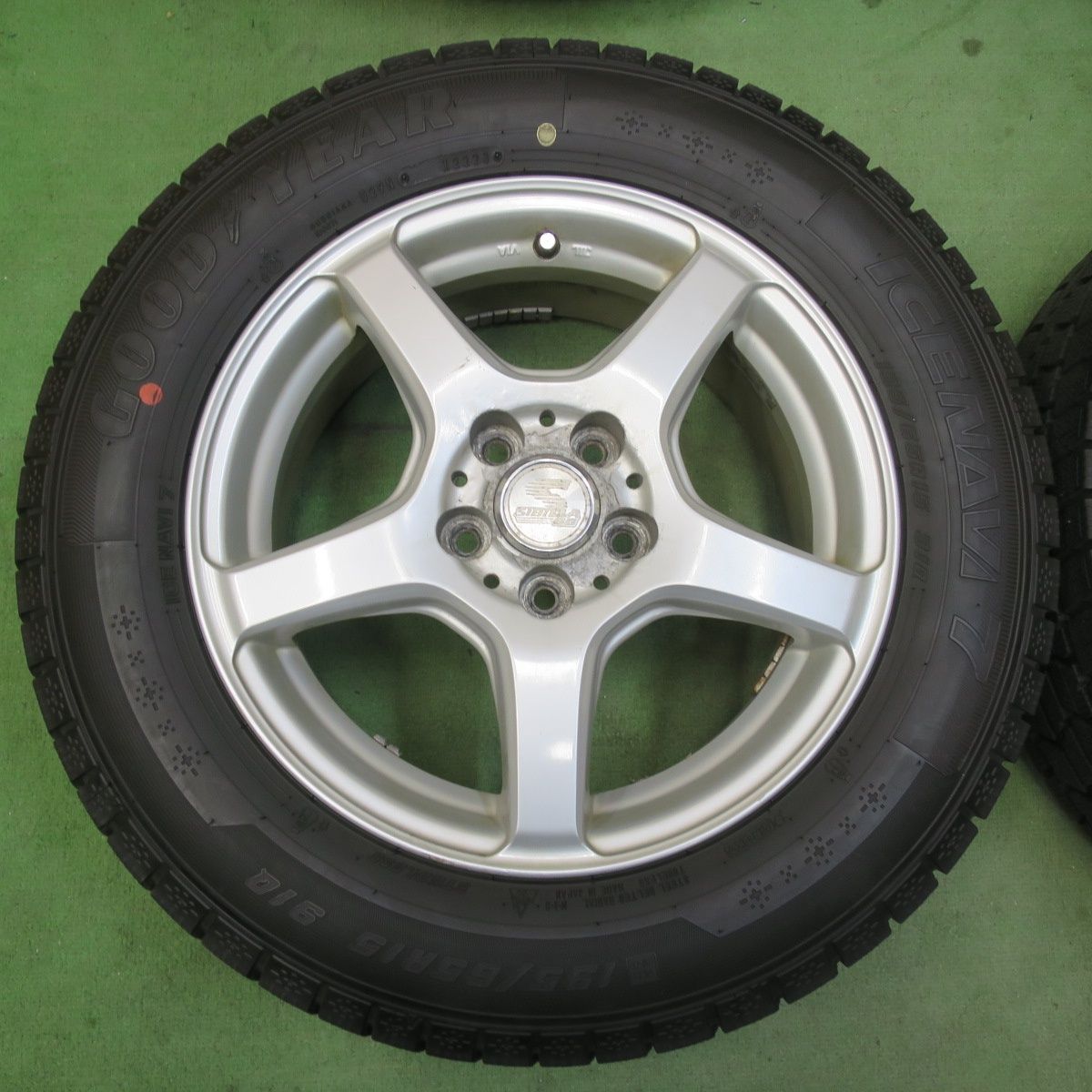 バリ溝！23年！9分☆プリウス 等 195/65R15 スタッドレス グッドイヤー 