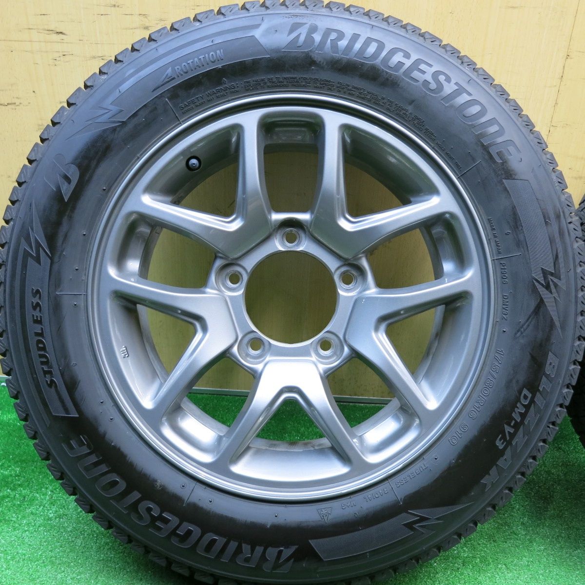 キレイ！22年☆スズキ JB64 ジムニー 純正 175/80R16 スタッドレス