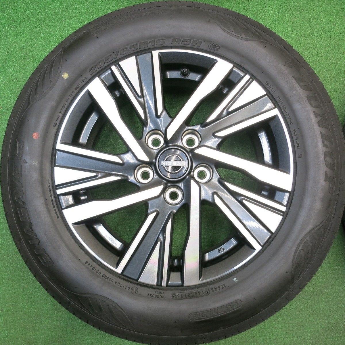新車外し！25年☆日産 C28 セレナ 純正 205/65R16 ダンロップ 