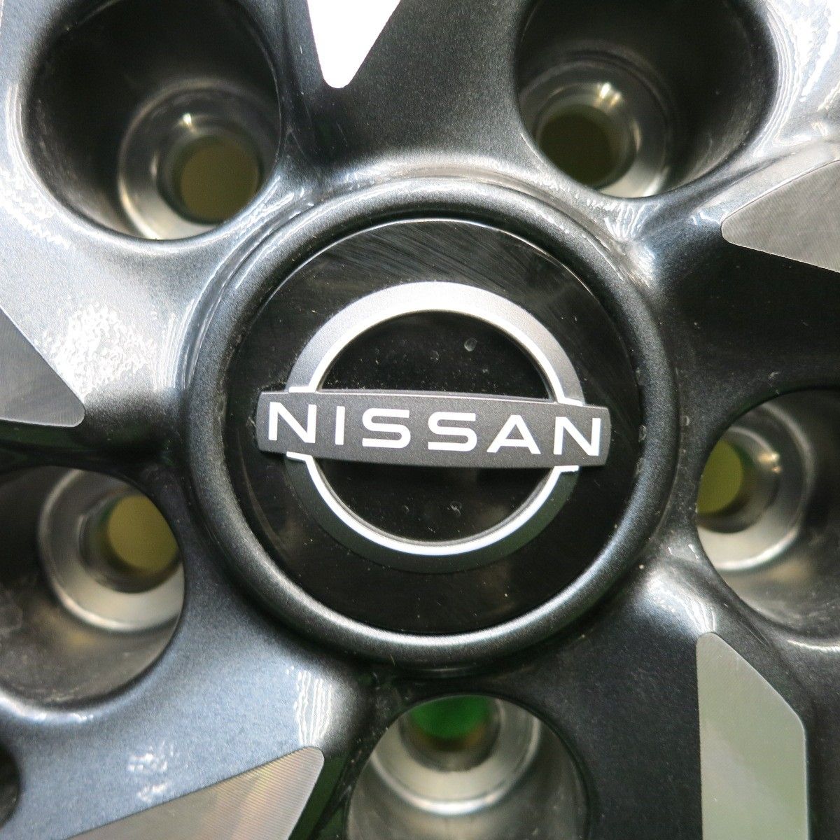 新車外し！25年☆日産 C28 セレナ 純正 205/65R16 ダンロップ