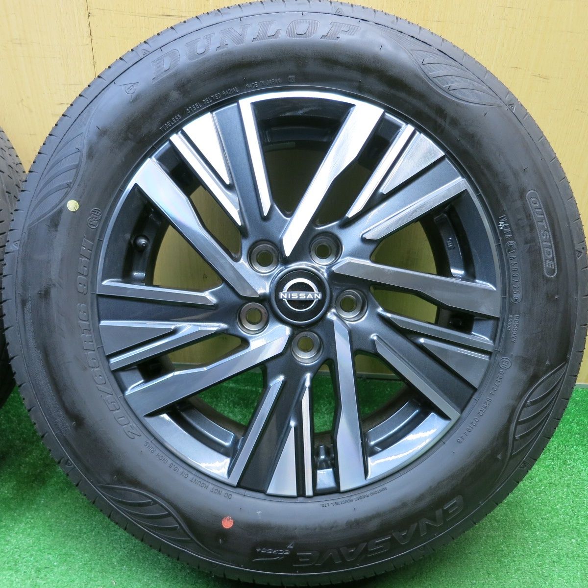 新車外し!25年☆日産 C28 セレナ 純正 205/65R16 ダンロップ 新車外し!25年☆日産 C28 セレナ 純正 205/65R16 ダンロップ
