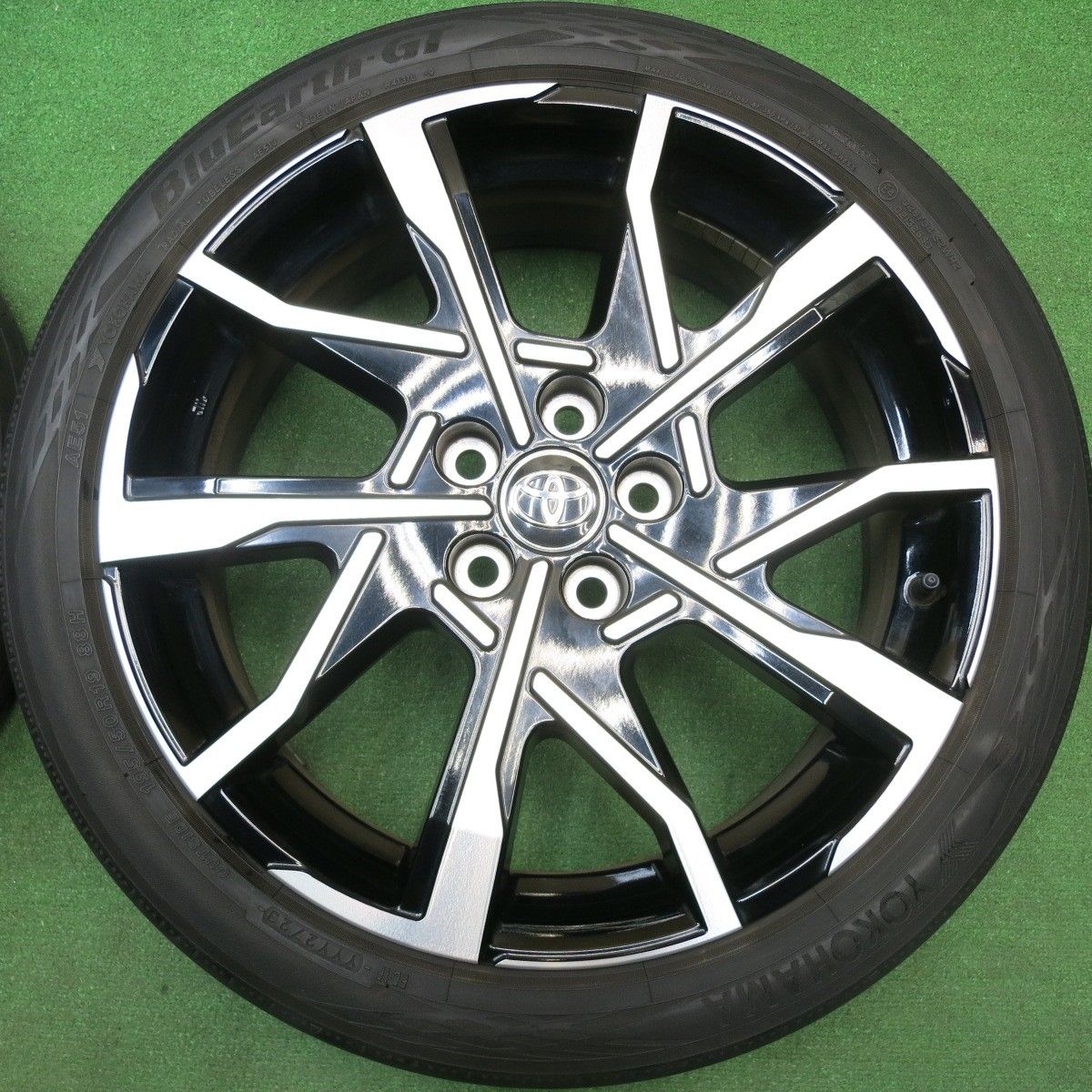 キレイ！23年☆トヨタ 60系 プリウス PHV 純正 195/50R19 ヨコハマ