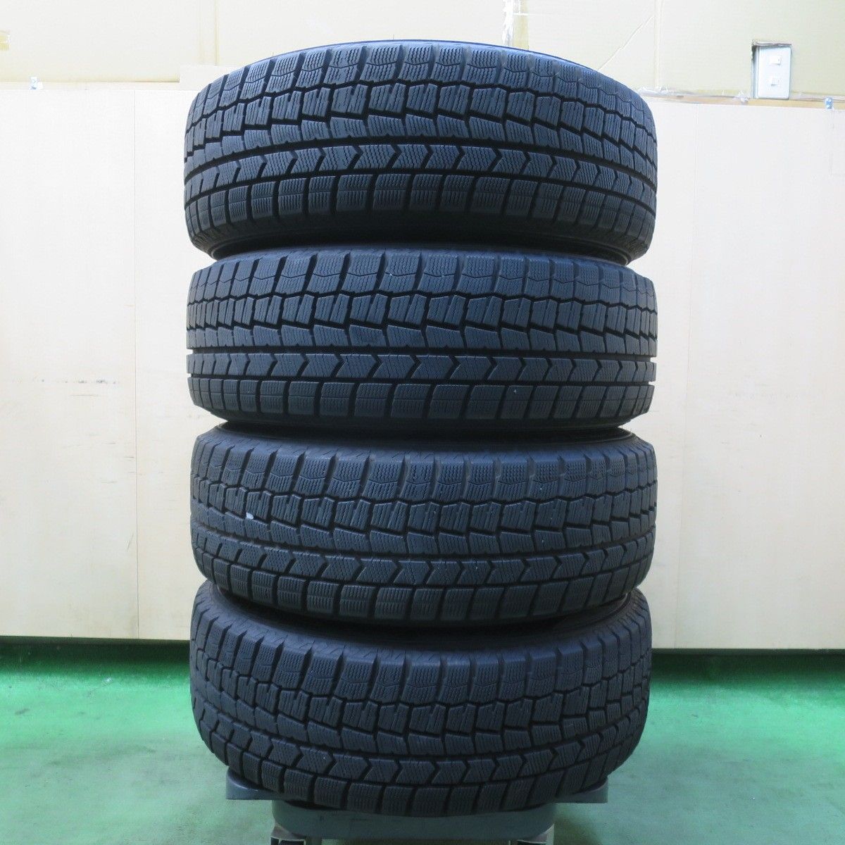 バリ溝！23年！9.5分以上☆プリウス 等 195/65R15 スタッドレス 