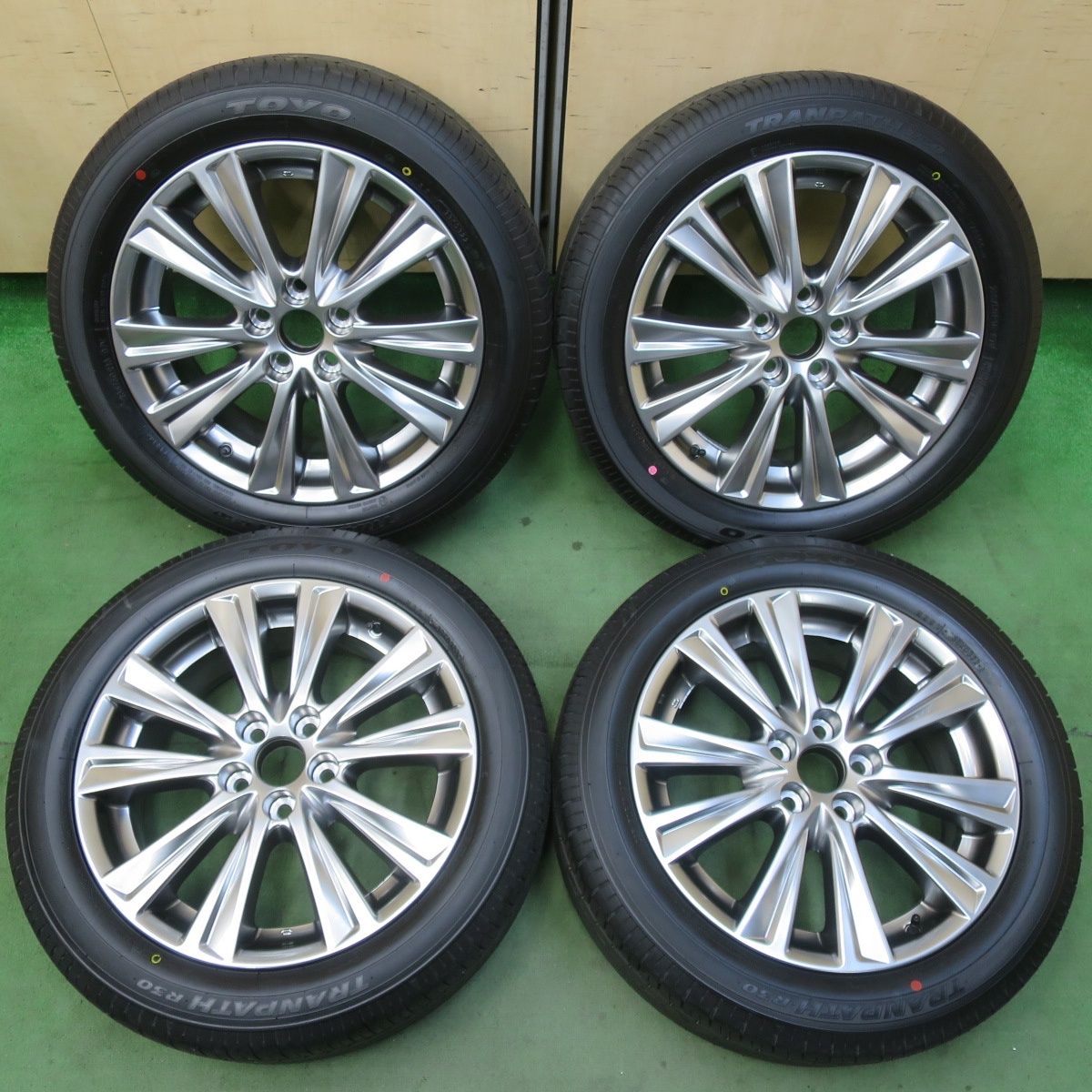 新車外し！22年☆トヨタ 30系 アルファード ヴェルファイア 純正 235