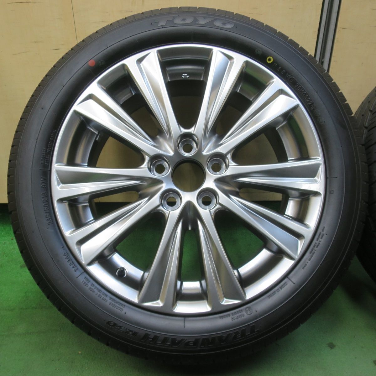 新車外し！22年☆トヨタ 30系 アルファード ヴェルファイア 純正 235