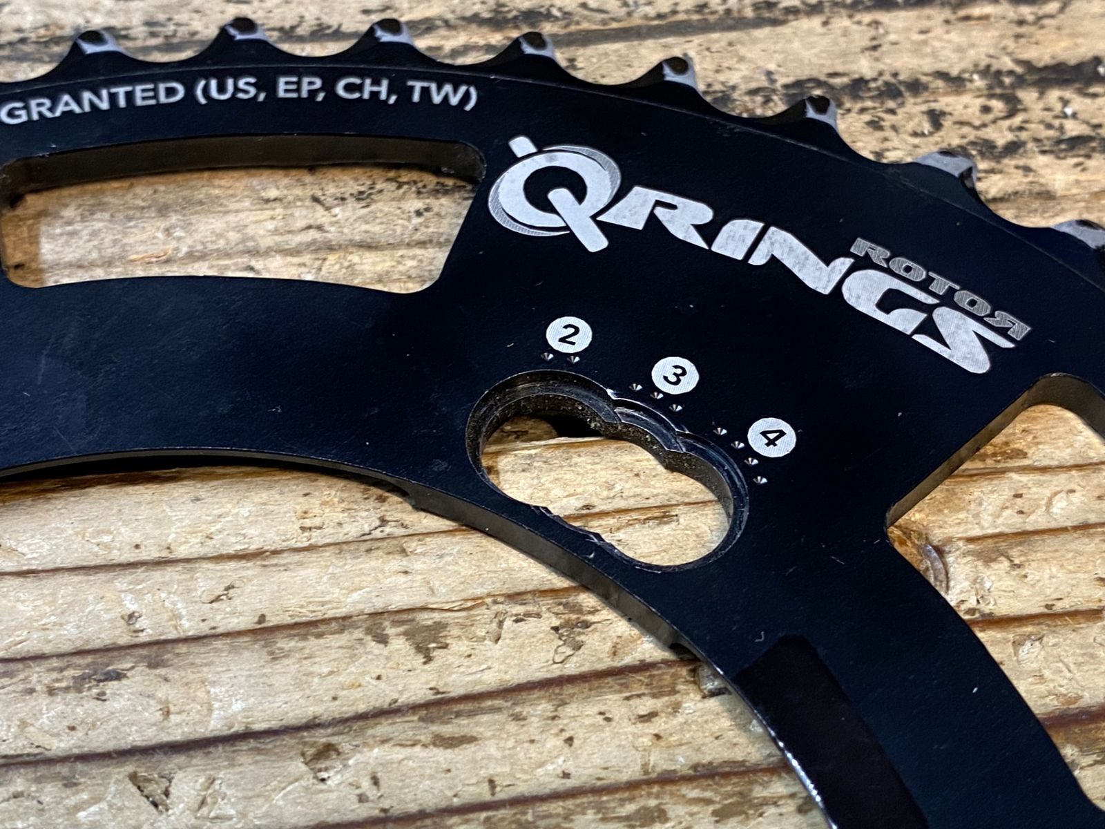 JS059 ローター ROTOR QRINGS アウター 楕円チェーンリング 46T 11S