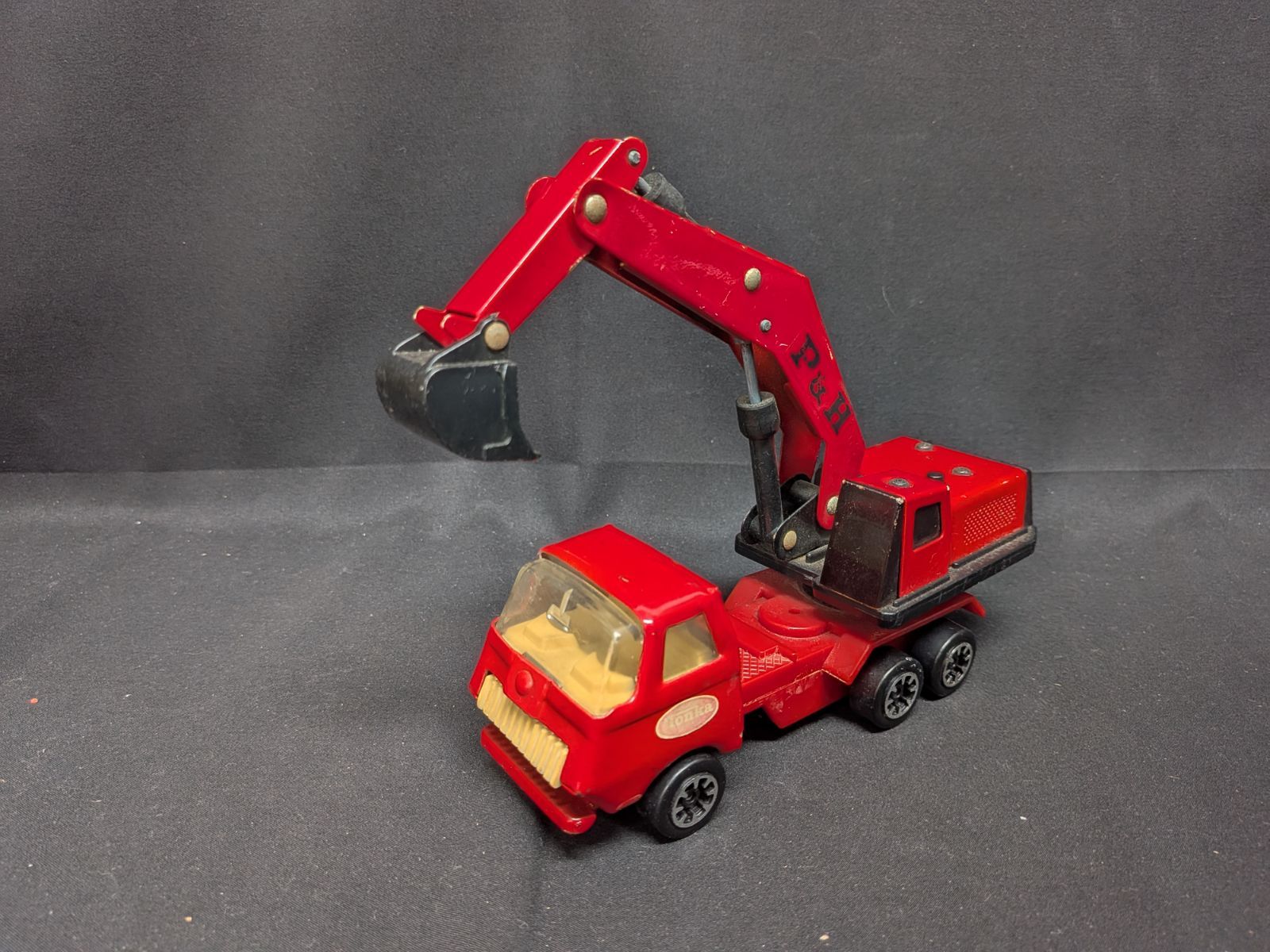 Tonka　ミニカー　昭和レトロ Vintage 1960's Tonka Gas Turbine Pressed Steel Yellow Care Hauler