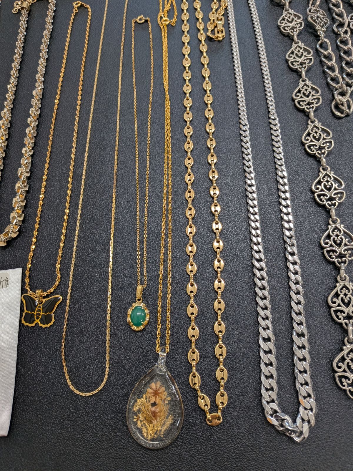 ぷ*ん様 【GIVENCHY】ゴールドネックレス【遺品整理】 遺品整理まとめ