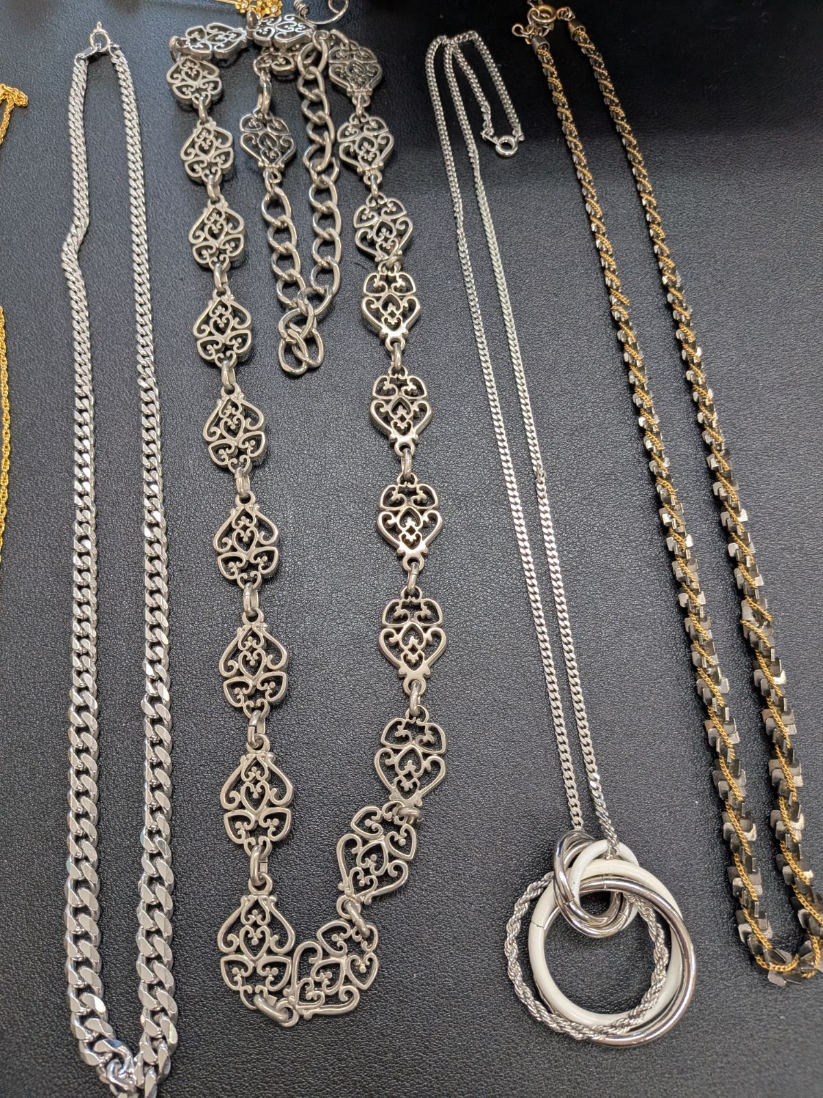 ぷ*ん様 【GIVENCHY】ゴールドネックレス【遺品整理】 ぷ*ん様 【GIVENCHY】ゴールドネックレス【遺品整理】 美品 GIVENCHY