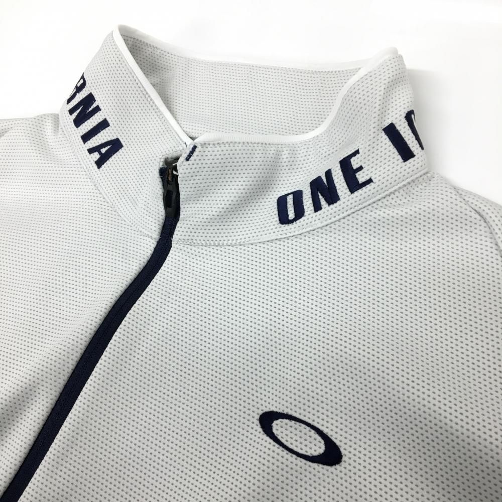 美品】オークリー 長袖ハイネックシャツ 白×グレー ハーフジップ 総柄