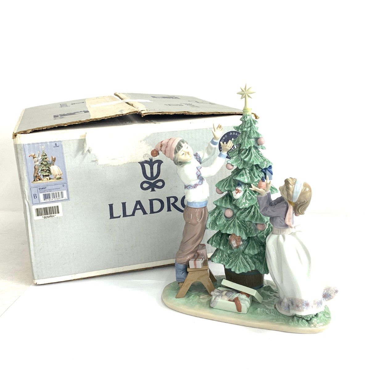 LLADRO リヤドロ ツリーを飾ろう 05897 マルチカラー / 240001181081
