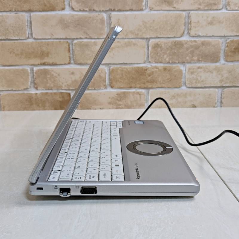 オフィス付き☆SSD爆速/第7世代i5 レッツノート 小型軽量！windows11