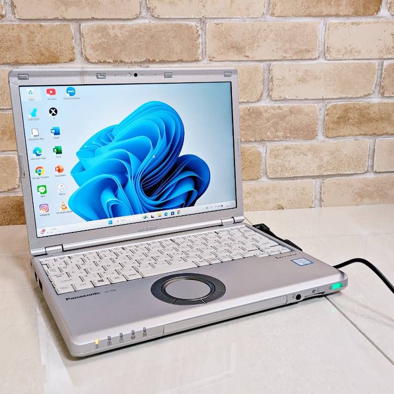 オフィス付き☆SSD爆速/第7世代i5 レッツノート 小型軽量！windows11