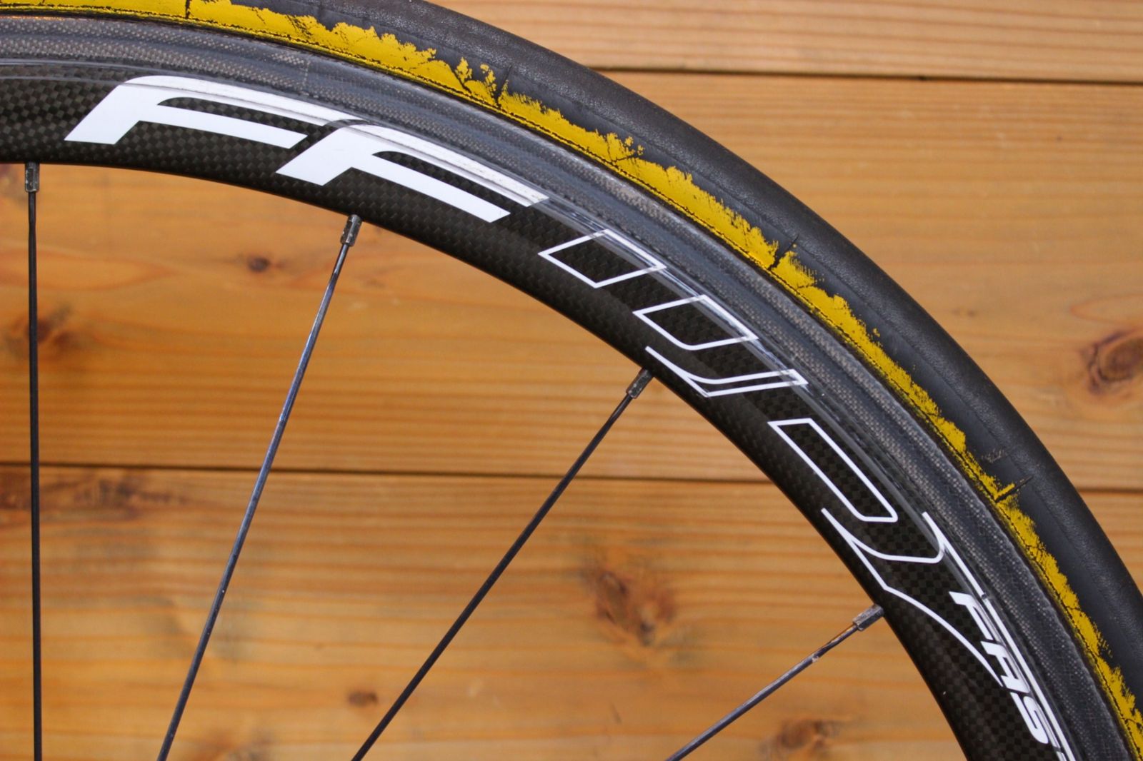 FFWD F4R カーボンホイール前後セットチューブラータイヤ付き 訳あり】FFWD F4R カーボン チューブラー ホイールセット シマノ 11