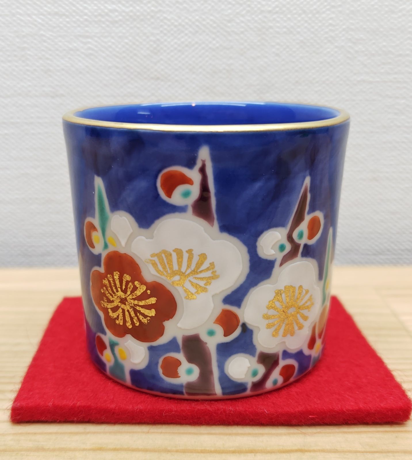 送料込【逢絢亭・新品】茶道具 蓋置 京焼 金襴手 兜の形 平安昭阿弥 共箱入り 逢絢亭・新品】茶道具 蓋置 京焼 色絵 槍梅の絵 平安昭阿弥 高野昭阿弥